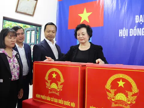 Phó Thủ tướng Phạm Thị Thanh Trà kiểm tra công tác chuẩn bị bầu cử tại Điện Biên