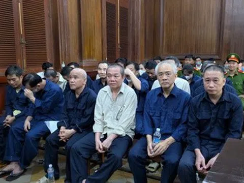 Giám đốc Trung tâm Kỹ năng thực hành cơ giới giao thông vận tải và đồng phạm hầu tòa vì cấp khống bằng lái xe