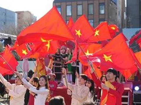 Lá phiếu từ trái tim kiều bào: Niềm tự hào và trách nhiệm với Tổ quốc