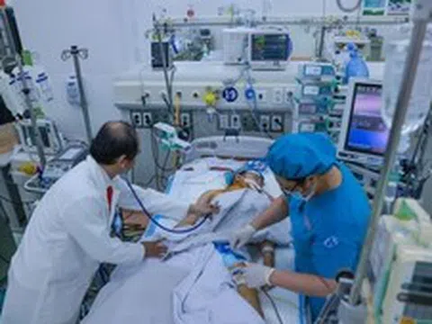 'Những thiên thần áo trắng' lặng thầm giành lại sự sống cho người bệnh