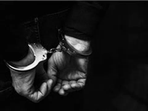 Bắt đối tượng vận chuyển gần 150 kg pháo trái phép qua biên giới