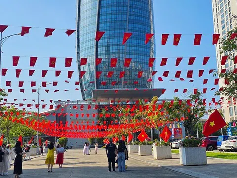 Du lịch Đà Nẵng “gồng mình” giữ giá dịch vụ