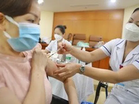 Bổ sung vaccine và mở rộng tiêm chủng cho nhiều đối tượng