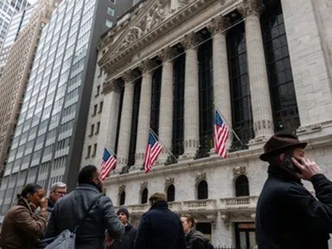 Giá dầu giảm, chứng khoán tăng mạnh sau khi Tổng thống Donald Trump hoãn tấn công Iran