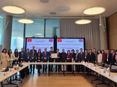 Đoàn công tác Bộ Y tế Việt Nam thăm và làm việc tại Vương quốc Anh