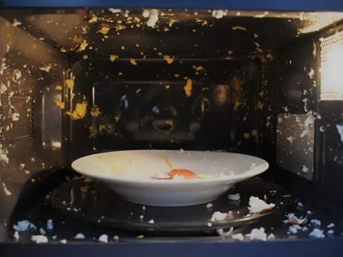 5 loại thực phẩm dễ "nổ tung" trong lò vi sóng, đừng dại dột thử