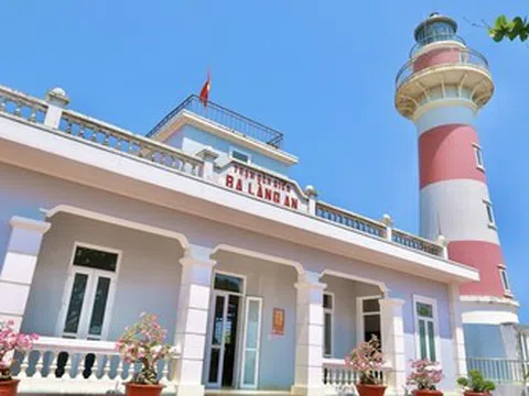 Ngọn hải đăng mang tên lạ bất ngờ trở thành điểm "săn view" hút khách