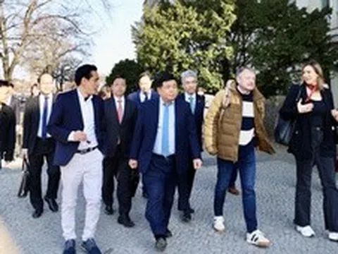 Phó Thủ tướng Nguyễn Chí Dũng thăm Trung tâm Khởi nghiệp, Đại học Kỹ thuật Berlin