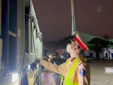 Hà Nội: CSGT kiểm tra, giám sát hoạt động vận tải chở đất, phế thải từ cổng