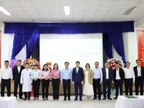 Vietcombank hỗ trợ 1 tỷ đồng thiết bị y tế, trao 200 suất quà tại Hóc Môn và Củ Chi