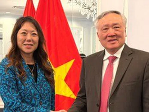 Phó Thủ tướng Thường trực Nguyễn Hòa Bình tiếp Bộ trưởng Tài chính bang California