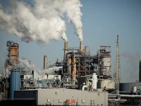 Giá dầu tăng 3% khi xung đột Iran leo thang với việc lực lượng Houthi tham gia