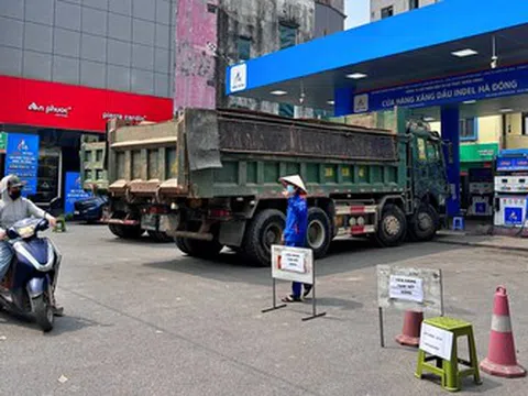 Hà Nội: Doanh nghiệp xăng dầu xin được dừng bán vì hết hàng