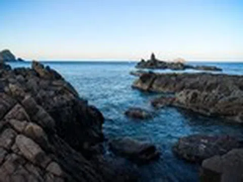 Cảnh đẹp ngỡ ngàng ở Giếng Tiên nơi lùm xùm Juky San mặc bikini chụp ảnh