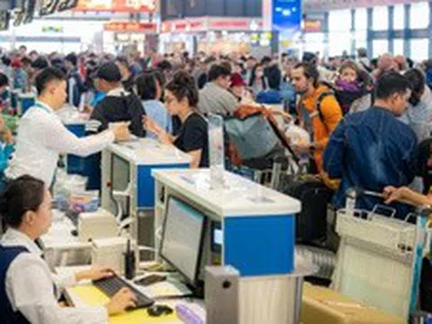 Yêu cầu đánh giá tác động 'tăng trần' giá vé và phụ thu nhiên liệu hàng không