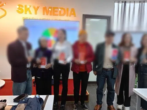 Bắt 7 đối tượng trong nhóm đa cấp Sky Media lừa xem quảng cáo kiếm tiền