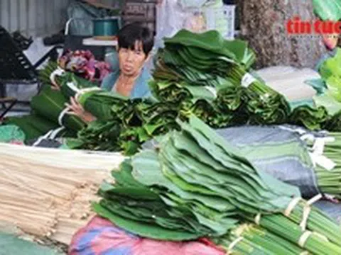 Chợ lá dong lớn nhất TP Hồ Chí Minh vào mùa Tết