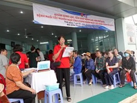 TP Hồ Chí Minh: Người dân phấn khởi khi bác sĩ tuyến trên về khám sức khỏe miễn phí