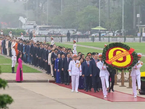 Lãnh đạo Đảng, Nhà nước và các ĐBQH khóa XVI vào Lăng viếng Chủ tịch Hồ Chí Minh