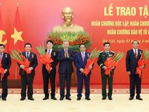 Tổng Bí thư Tô Lâm trao Huân chương Quân công tặng các đồng chí lãnh đạo Đảng, Nhà nước