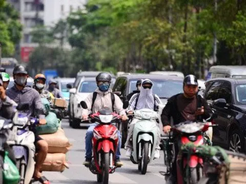 Nắng nóng gay gắt từ đầu tuần, bao trùm từ miền Bắc đến miền Nam, nhiệt độ lên tới 39°C