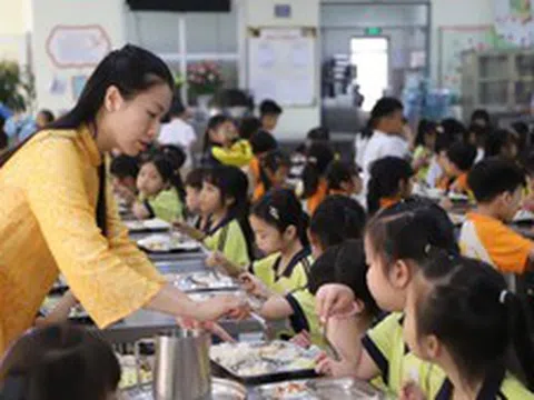 Công khai đơn vị cung cấp suất ăn cho trường học để xã hội giám sát