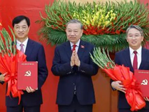 Trao quyết định bổ nhiệm Trưởng ban Tổ chức Trung ương và Chánh Văn phòng Trung ương Đảng