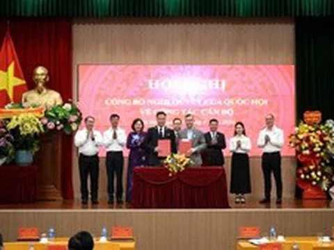 Chủ tịch Quốc hội trao Nghị quyết của Quốc hội bầu Tổng Kiểm toán Nhà nước