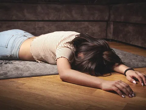 Người phụ nữ 30 tuổi tử vong sau bữa liên hoan, bác sĩ chỉ mặt điểm tên thói quen "chết người"