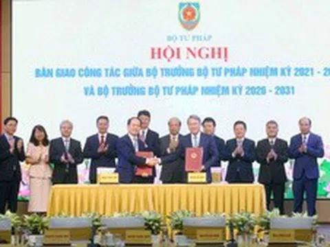 Bàn giao công tác Bộ trưởng Bộ Tư pháp