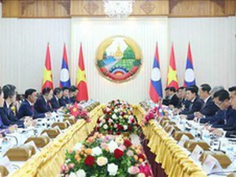 Thường trực Ban Bí thư Trần Cẩm Tú hội kiến Thủ tướng Lào Sonexay Siphandone