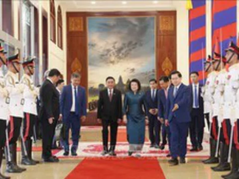 Lễ đón trọng thể Ủy viên Bộ Chính trị, Thường trực Ban Bí thư Trần Cẩm Tú thăm chính thức Vương quốc Campuchia