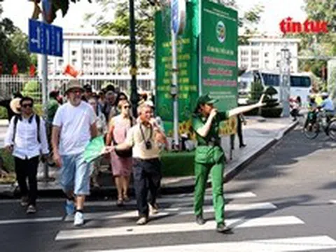 TP Hồ Chí Minh: Những 'đại sứ du lịch' áo xanh mang lại sự an tâm cho du khách