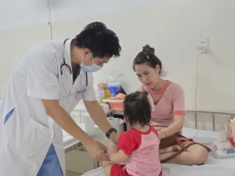 Bệnh tay chân miệng vào mùa, bệnh viện ở Đà Nẵng đón hàng trăm ca mỗi ngày