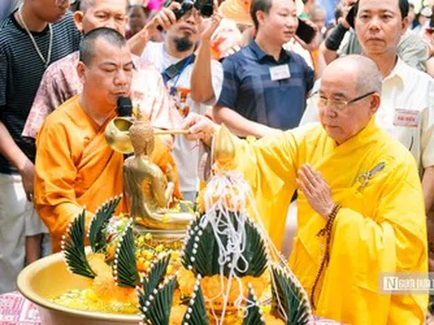 Độc đáo các nghi thức Phật giáo trong Tết Bunpimay của người Lào tại Đắk Lắk