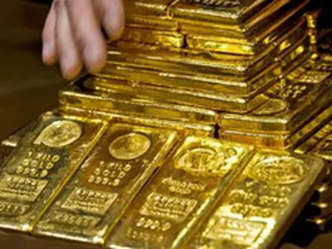 Giá vàng hôm nay (13/4): Đầu tuần, giá vàng thế giới rơi thẳng đứng, vàng miếng SJC và nhẫn giảm sâu