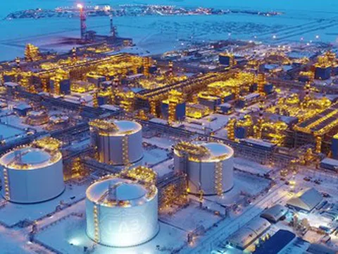 Châu Âu mua mạnh LNG Nga khi lệnh cấm treo lơ lửng