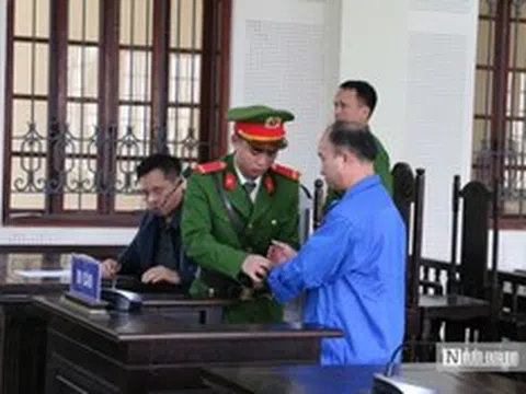 Sự cô độc của ông bố 7 con ngày hầu toà và độc chiêu giấu ma túy trong nội y