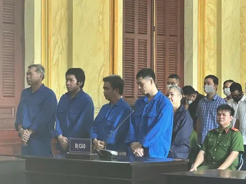 "Giải cứu" nhiều người nghiện ma túy, nhóm cán bộ lĩnh án