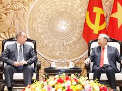 Tổng Bí thư, Chủ tịch nước Tô Lâm tiếp Giám đốc Cơ quan Vệ binh Quốc gia LB Nga