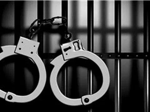 Khởi tố, bắt tạm giam bị can sản xuất dấm giả với số lượng lớn