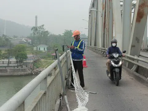 Xây dựng, lắp đặt lưới an toàn trên cầu Bến Thủy 1