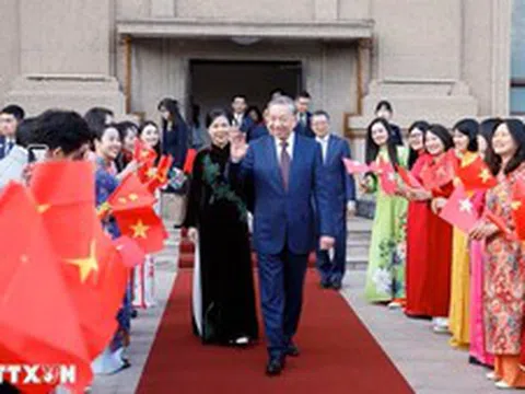 Tổng Bí thư, Chủ tịch nước Tô Lâm gặp gỡ cộng đồng người Việt Nam tại Trung Quốc