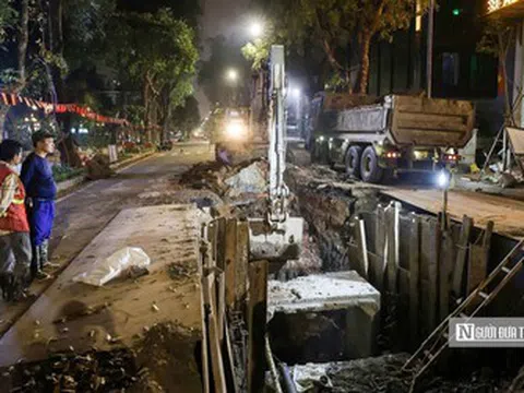 Cận cảnh thi công xuyên đêm công trình chống ngập ở Hà Nội
