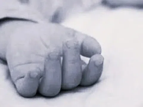 Bé gái 2 tuổi tử vong trong ô tô, bác sĩ chỉ mặt điểm tên những điều "ám ảnh" có thể xảy ra trong vài phút