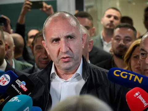 Cựu Tổng thống Bulgaria Rumen Radev trên đà thắng lớn trong cuộc bầu cử mang tính bước ngoặt