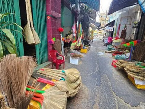 Xóm chổi đót cuối cùng giữa lòng Tp.HCM: Giữ nghề bằng ký ức, buông nghề vì thời gian