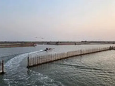 Những ngày nắng gắt, về đầm Chuồn tận hưởng không gian mênh mông, mát lành