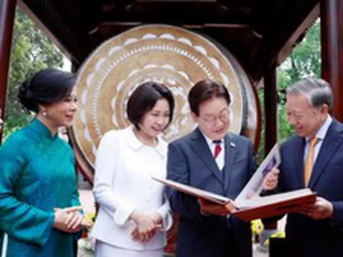 Chương trình hữu nghị đặc biệt chào mừng chuyến thăm của Tổng thống Hàn Quốc và Phu nhân