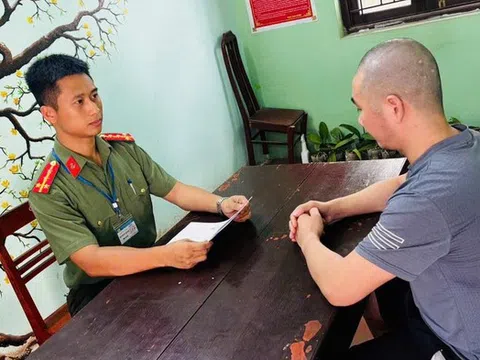 Đối tượng trong nhóm lừa đảo livestream đổ thạch ra đầu thú